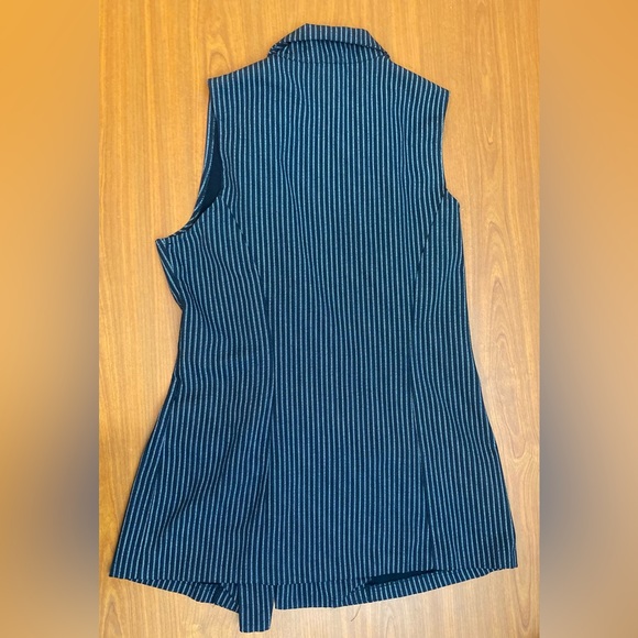 Victoria Ashley Striped Black & Grey Vest Blazer size 9 - Picture 2 of 6